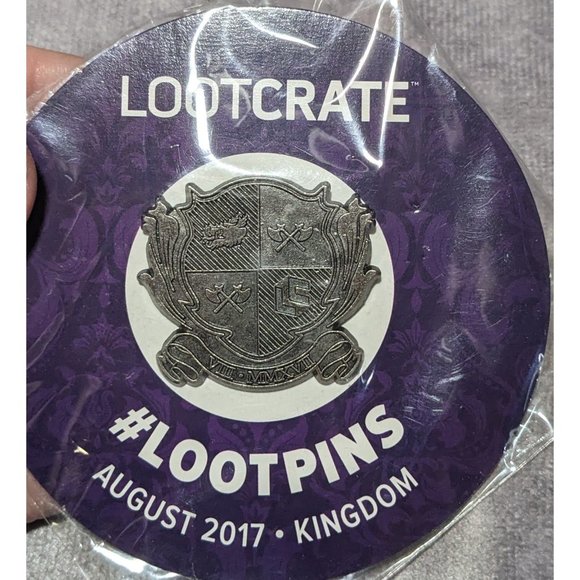 August 2017 Kingdom Crest Loot Crate Loot Pin - Picture 1 of 2